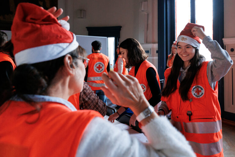 Reportage photo à l'occasion du Noel des familles de la Croix Rouge à la mairie du 3ème arrondissement de Paris