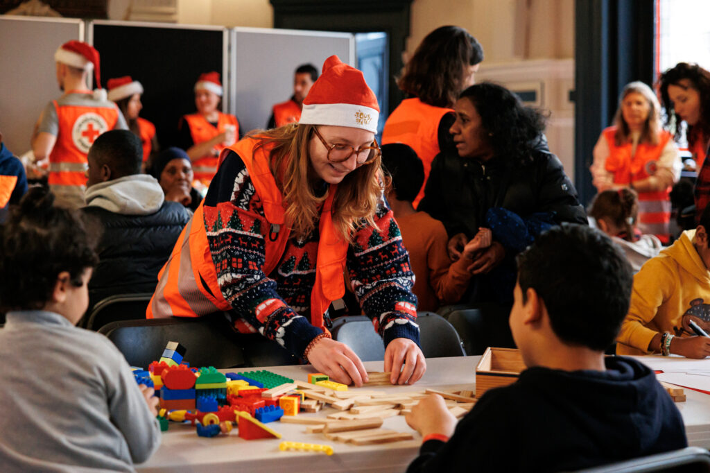 Reportage photo à l'occasion du Noel des familles de la Croix Rouge à la mairie du 3ème arrondissement de Paris